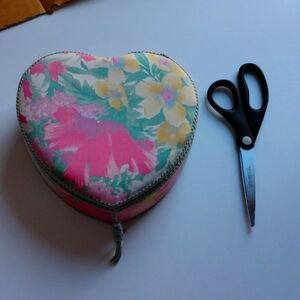 ⚜️ Vintage Floral Fabric HEART TRINKET BOX w/Hinge
